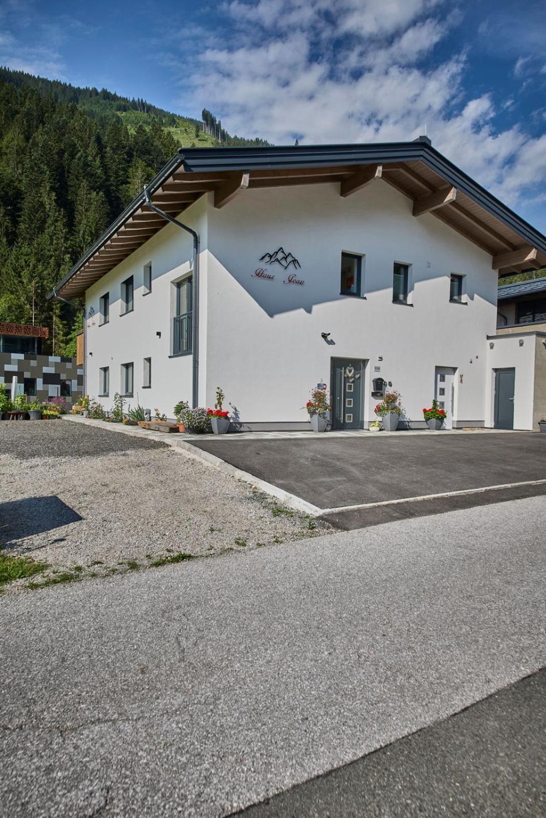 Haus Joan - Apartments Saalbach-Hinterglemm Zewnętrze zdjęcie
